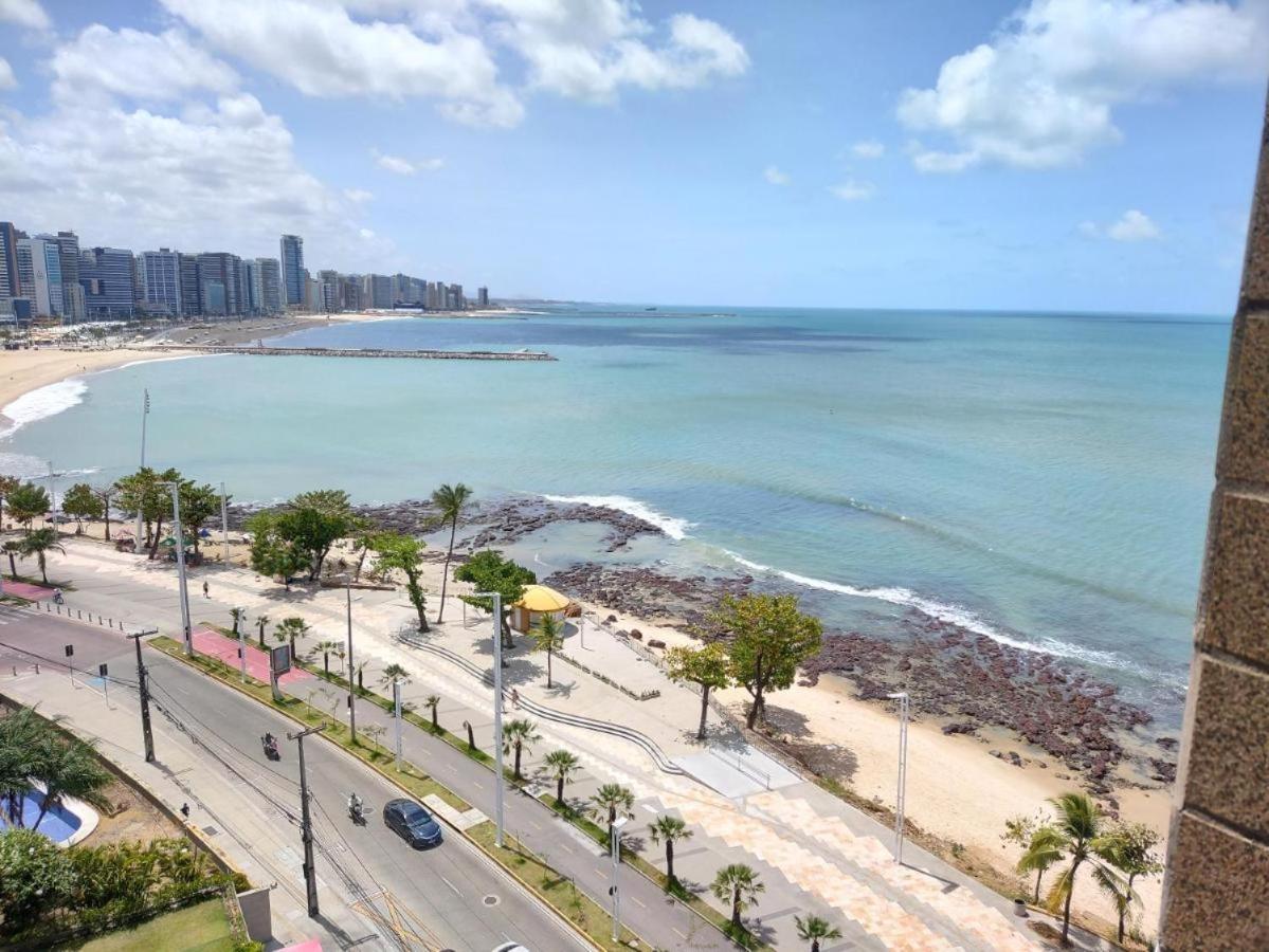 No Bairro Meireles A 50m Da Beira-mar